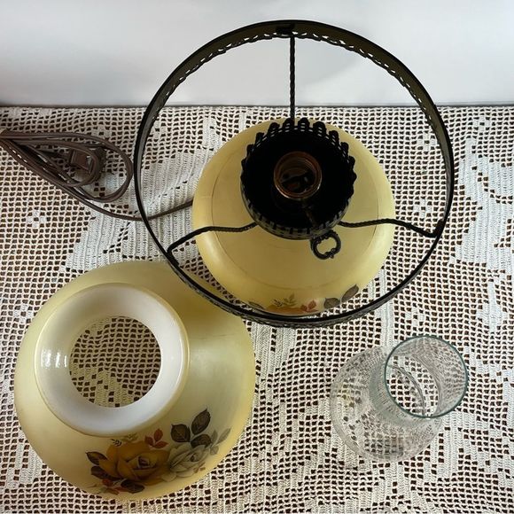 Vintage one way Hurricane glass table lamp || Gone with the wind table lamp || - Picture 7 of 12